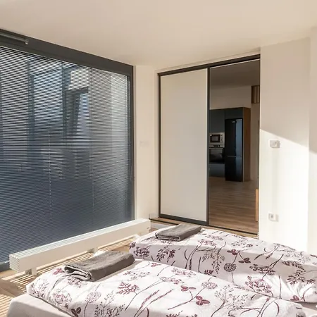 Lux Point S Terasou O * Humenné