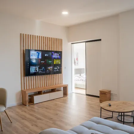 Lux Point S Terasou O דירה