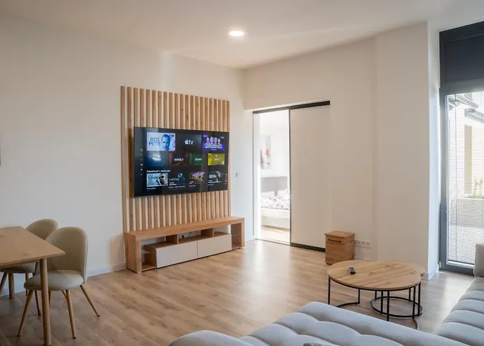 Lux Point S Terasou O דירה